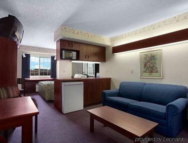 Microtel Inn & Suites By Wyndham Detroit Розвилл Номер фото